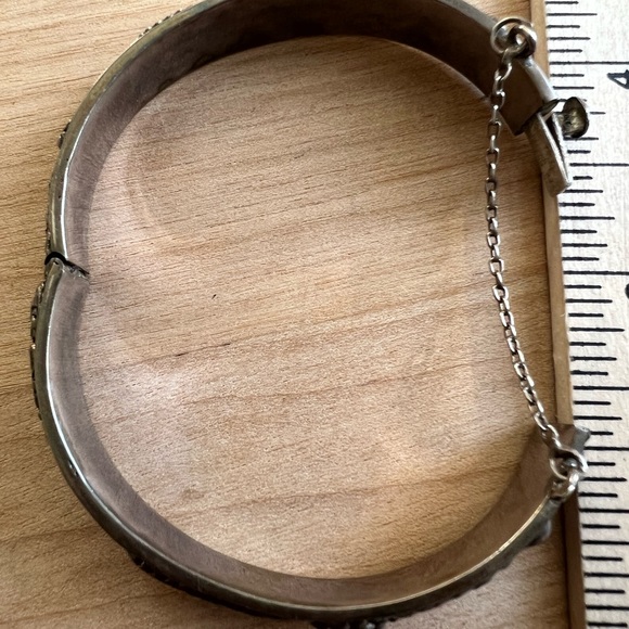 Vintage Art Nouveau Flowers Repousse 925 Sterling Silver hinged bangle bracelet - Picture 12 of 13